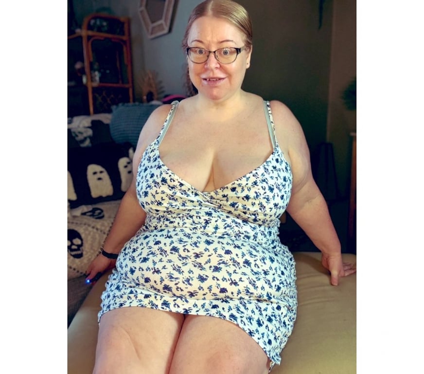 Adult Entertainment East London Hackney - East London - Photos for curvy british ginger milf busty 40HH tits big round arse