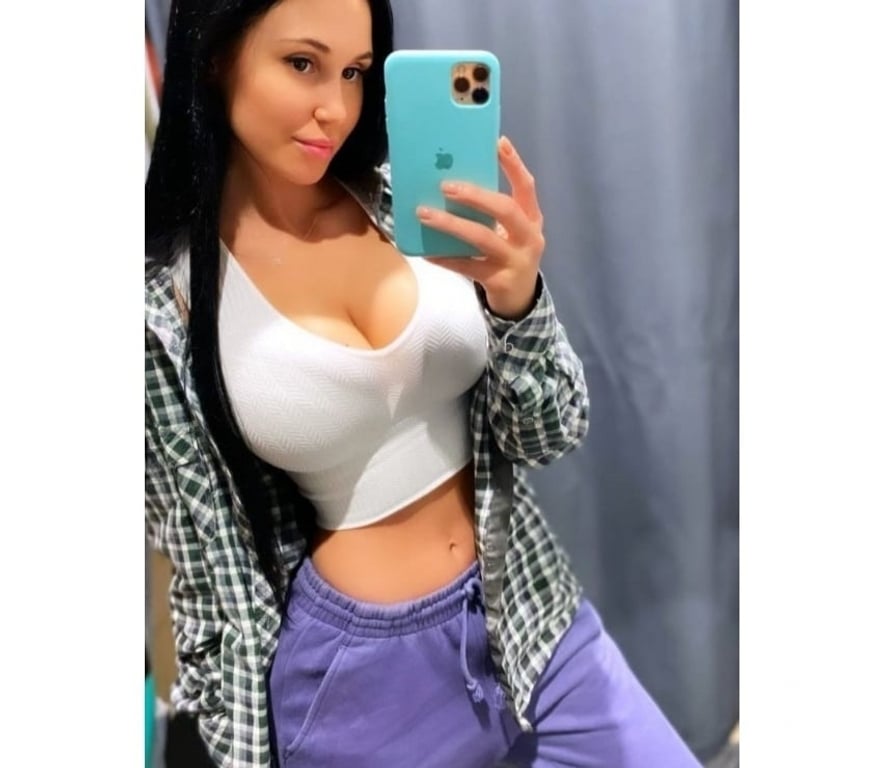 Escorts East London Aldgate East Station - East London - Photos for SABRiNA NEW Hot Party Girl in E1 Near Aldgate Station