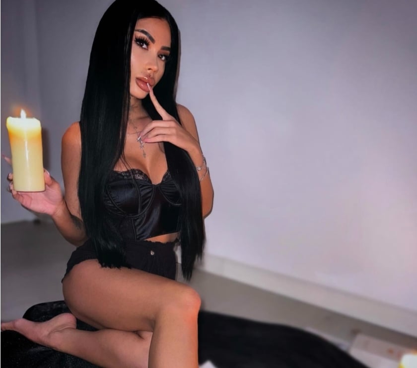 Escorts Huddersfield Kirklees - Photos for Carina💛 New✅️💣 sexy petite brunette❤️✨️