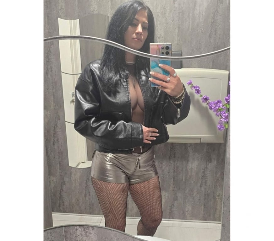 Trans Escorts Surrey Woking - Photos for Rossy top ts-girl new in town