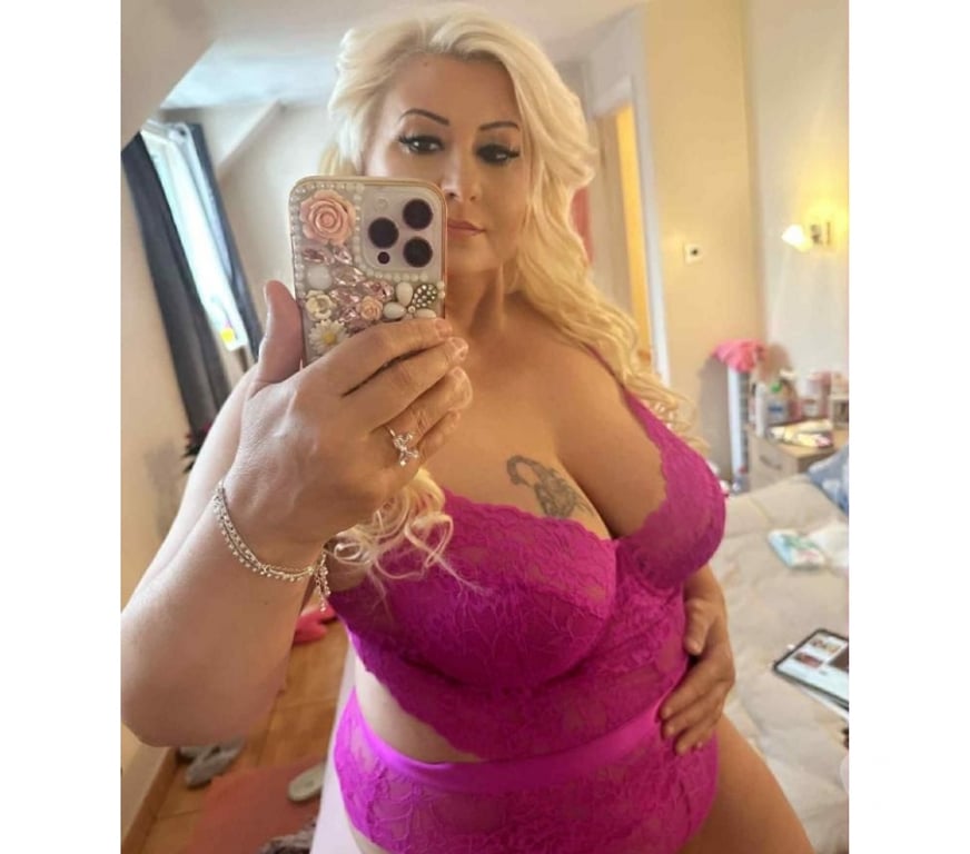 Escorts East London Goodmayes - East London - Photos for Amanda Horny Milf big natural boob's gfe massage relax