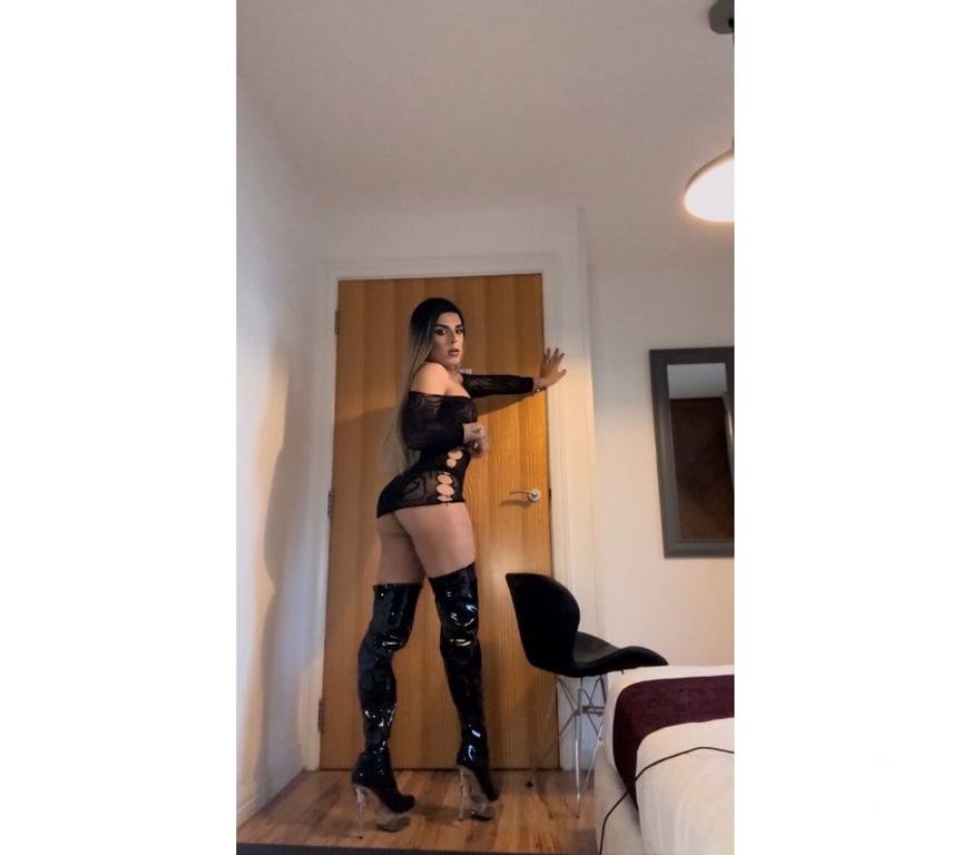 Trans Escorts Greater Manchester Wigan - Photos for sexy, well-educated, very naughty LADY BOY PARTI🥳🥀