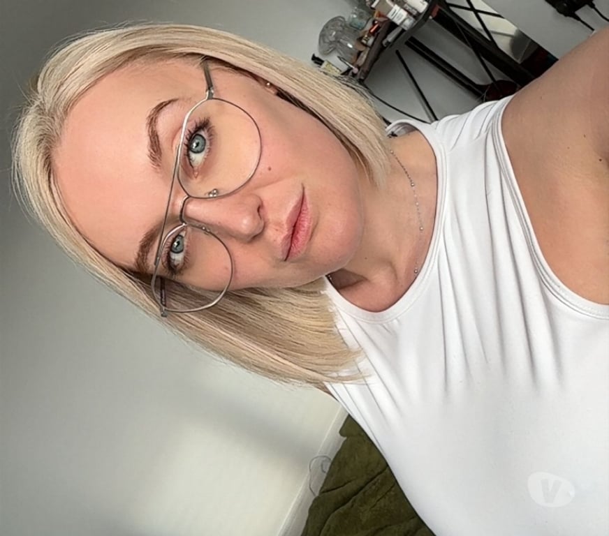 Adult Entertainment East London Cambridge Heath - East London - Photos for Flirty British Blonde ⛱️ Tanlines & Bikinis 🏖️