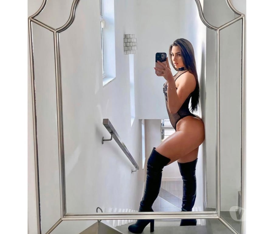 Escorts West London Hounslow - Photos for I am bia🌹your favorite girlfriend😍owo & kiss 👅