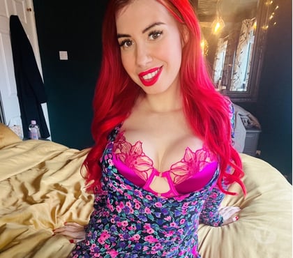 Escort Hanley Stoke-on-Trent - Photos for English redhead - ask about my bank holiday offers x