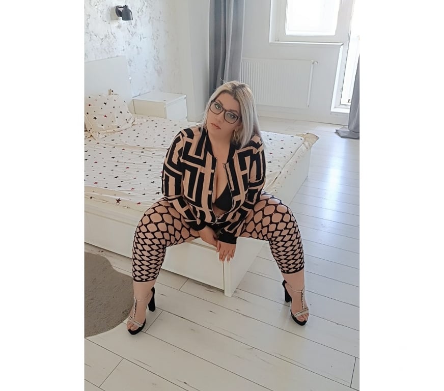 Escorts Bedfordshire Bedford - Photos for hot milf curvy💦party 💯 real big ass