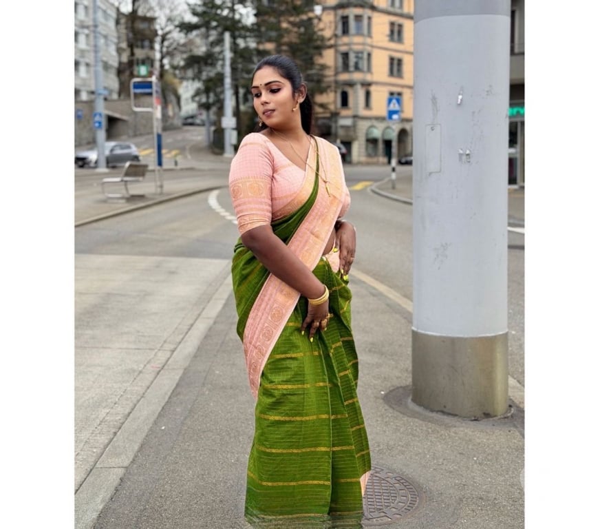 Escorts East London Barking Station - East London - Photos for NEERANJANA SOUTH INDIAN TAMIL NADU GIRL 🇮🇳