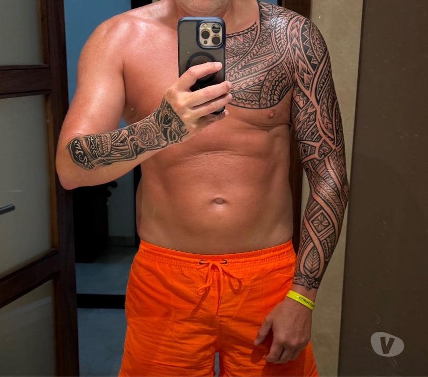 Escorts Gloucestershire South Gloucestershire - Photos for 6ft 1, muscular build… available for women and couples