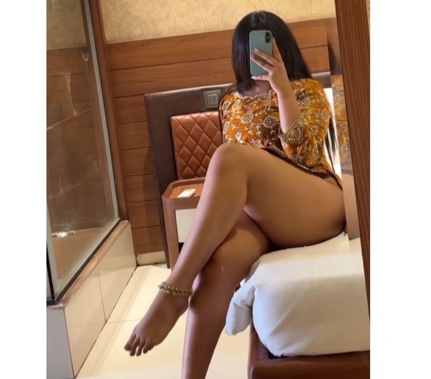 Escorts East London Canary Wharf - East London - Photos for Friendly & Relaxing Company Available Quick WhtsxApp Reply