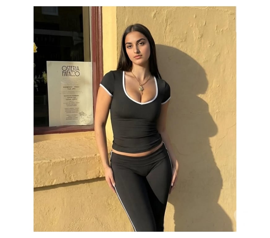 Escorts East London Canary Wharf - East London - Photos for Relaxing,Discreet and Respectful Experience.