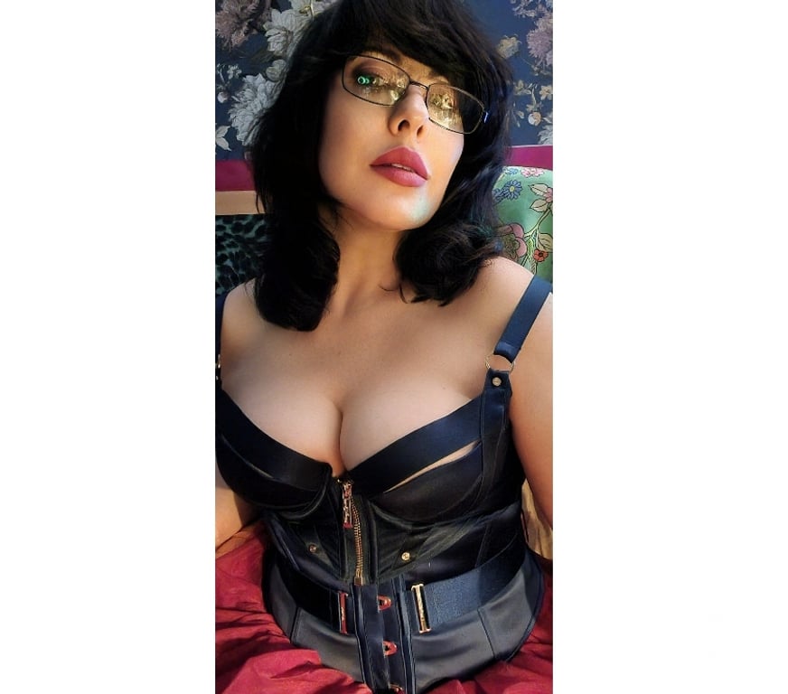 Escorts West London Hillingdon - Photos for Sensually provoking, elegantly unforgettable Lady Elza