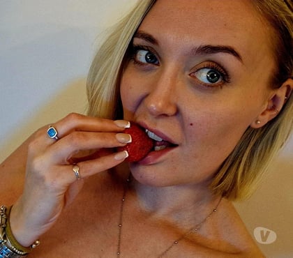 Adult Entertainment Canary Wharf East London - Photos for Custom Shows – Oil, Food Play, Feet & More 👣🍌💧