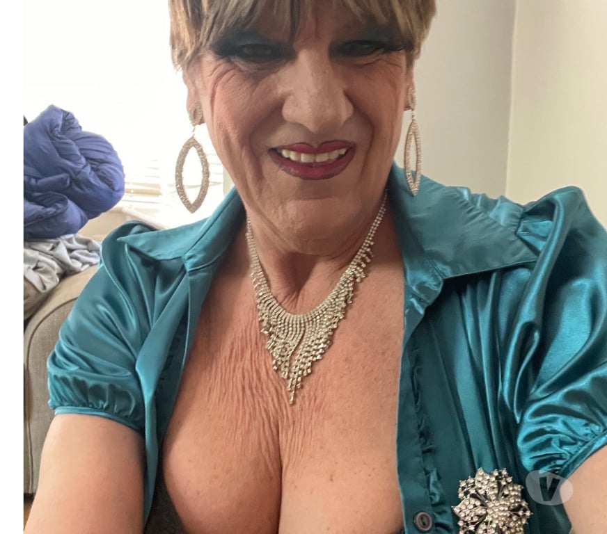 Trans Escorts Hampshire Gosport - Photos for Tina Mature, Busty, Leggy and very feminine.