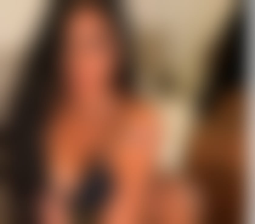 Escorts West Midlands Birmingham - Photos for Luna, a petite and sexy Brazilian girl.