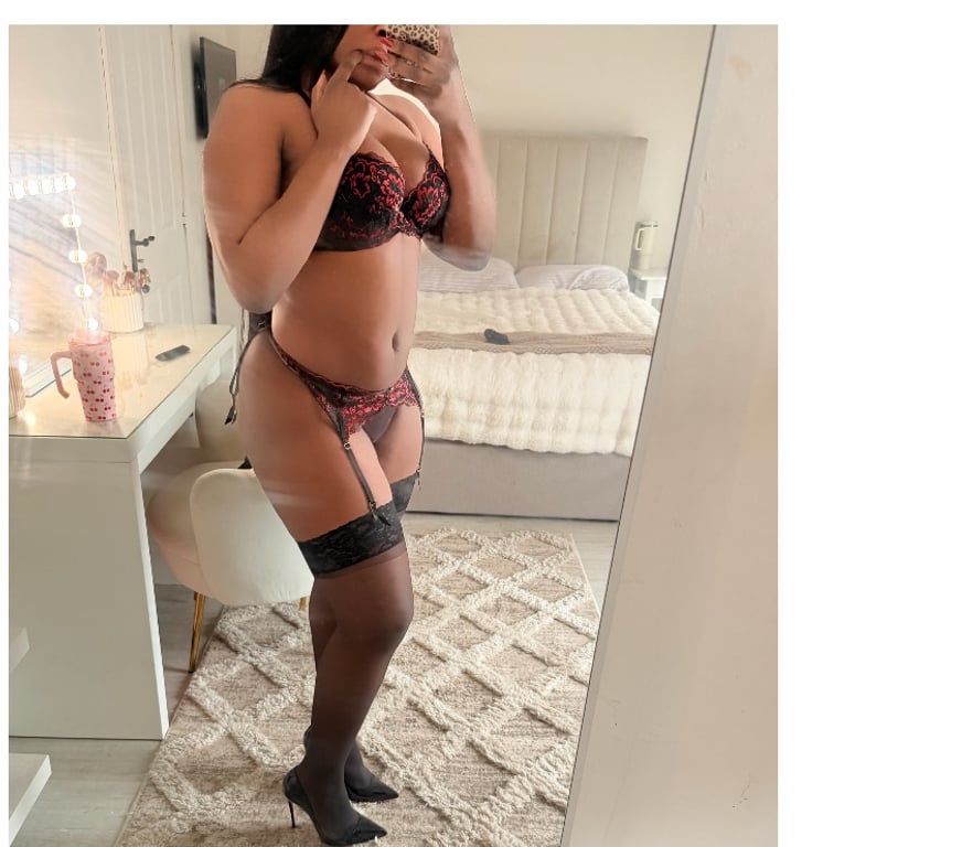 Escorts South East London Greenwich - DLR Station - South East London - Photos for Big booty Ebony 🇯🇲🇬🇧🥂Come here baby