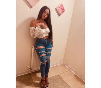  Escorts Holbeck Leeds - Photos for Kira new girl in town,simple sexy girl 😘🥰