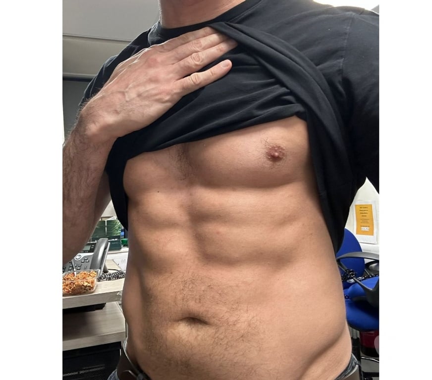 Escorts Merseyside Saint Helens - Photos for Male Masseuse New Boy