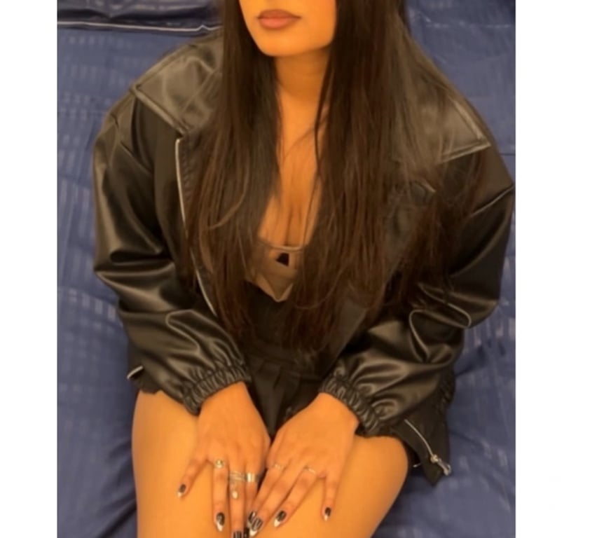 Escorts East London Redbridge - Photos for new in town university girl