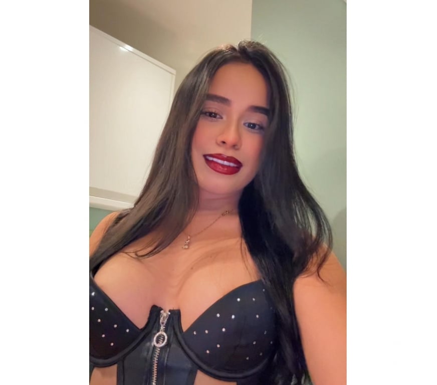 Escorts West London Ealing - West London - Photos for ISABELLA LATINA SMALL AND VERY HOT😈🥵🔥