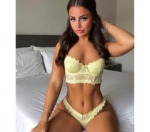 LORY PARTY🍒NAUGHTY 🪩 🔝HOTTEST BRUNETTE 🔝PARTY