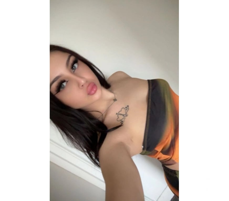 Escorts East London Canary Wharf - East London - Photos for 🇬🇧BRITISH DOLL💘5’2👸E14📍CANARY WHARF🟢