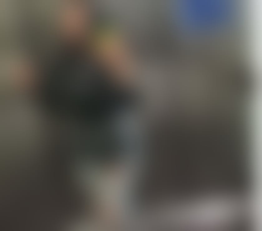 Clean, Friendly & Profesional warm Personality - discret