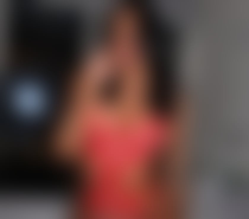 Escorts East London Canary Wharf - DLR Station - East London - Photos for JULIE PARTY GIRL