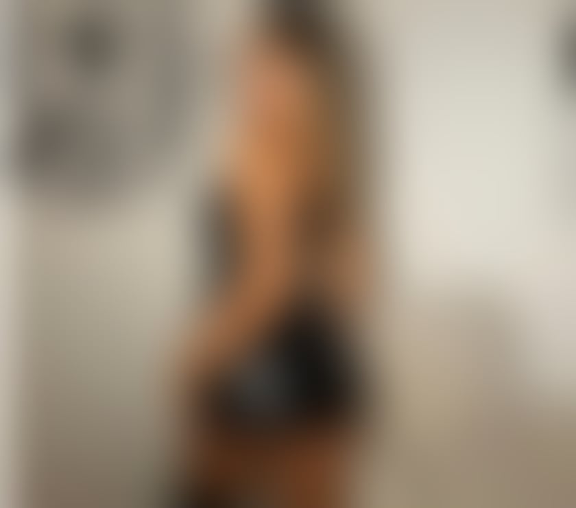 Discreet Woman Available