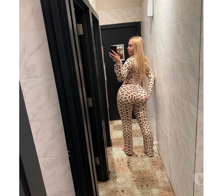 Escorts Derbyshire Derby - Photos for Charming Companion Available in derby – Discreet & Fun