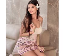 Sweet and classy ☺️ lady available