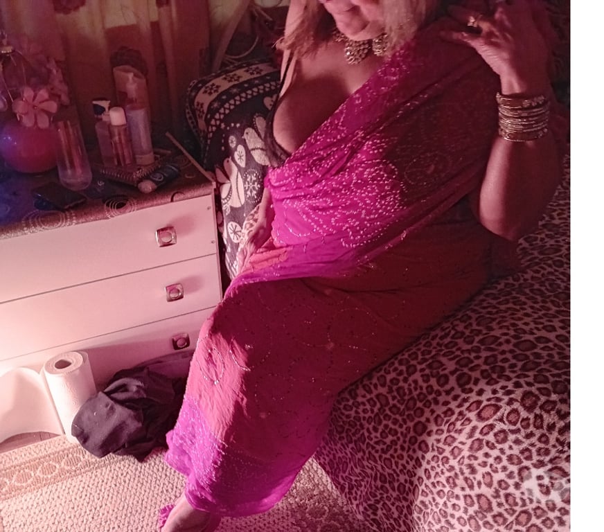 Escorts South West London Richmond upon Thames - Photos for Escort and massage ❤️ Indian mature