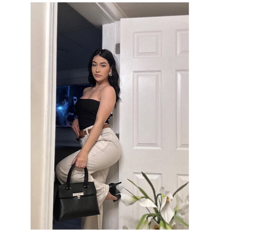 Escorts Peterborough Peterborough City Centre - Peterborough - Photos for Brazilian brunette with a big butt 🇧🇷