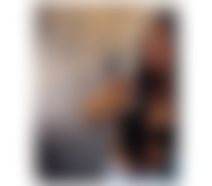 🔝New in town charming brunette ♥️