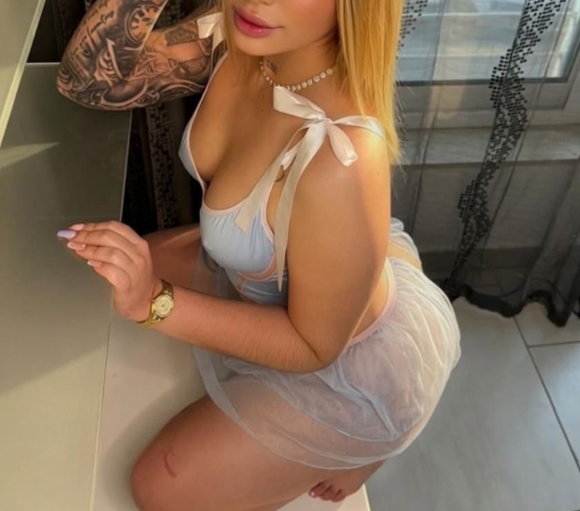 Escorts Horley Reigate and Banstead - Photos for JÚLIA🔥🩷 LATINA🔥NEW HOTTIE🩷🔥