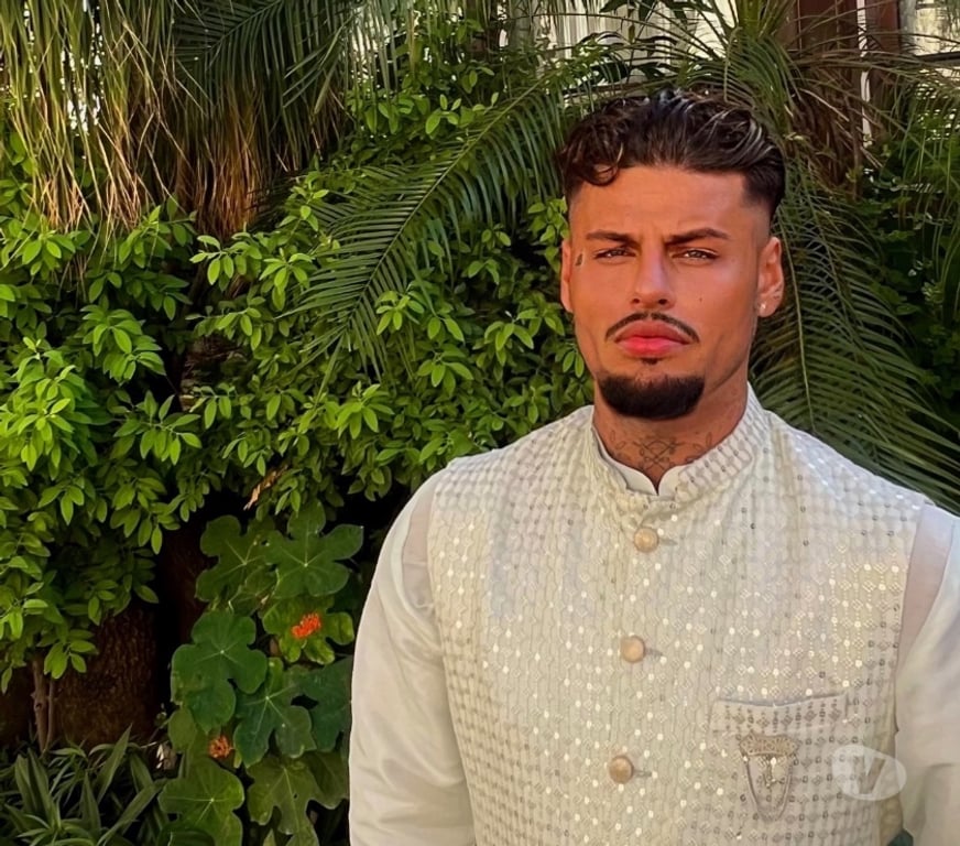  Gay massage East London Bow - East London - Photos for Straight acting - available anytime. Can host