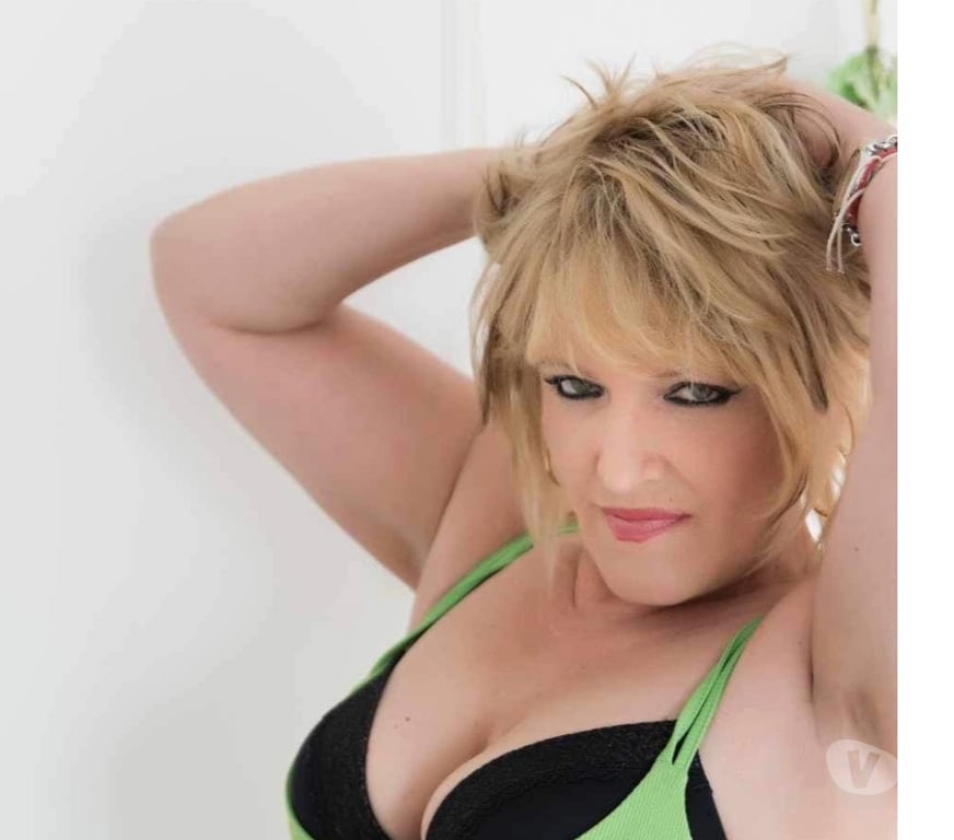 Escorts Slough Slough Town Centre - Slough - Photos for Next door Milf new in the Slough. Hungarian Cristine.