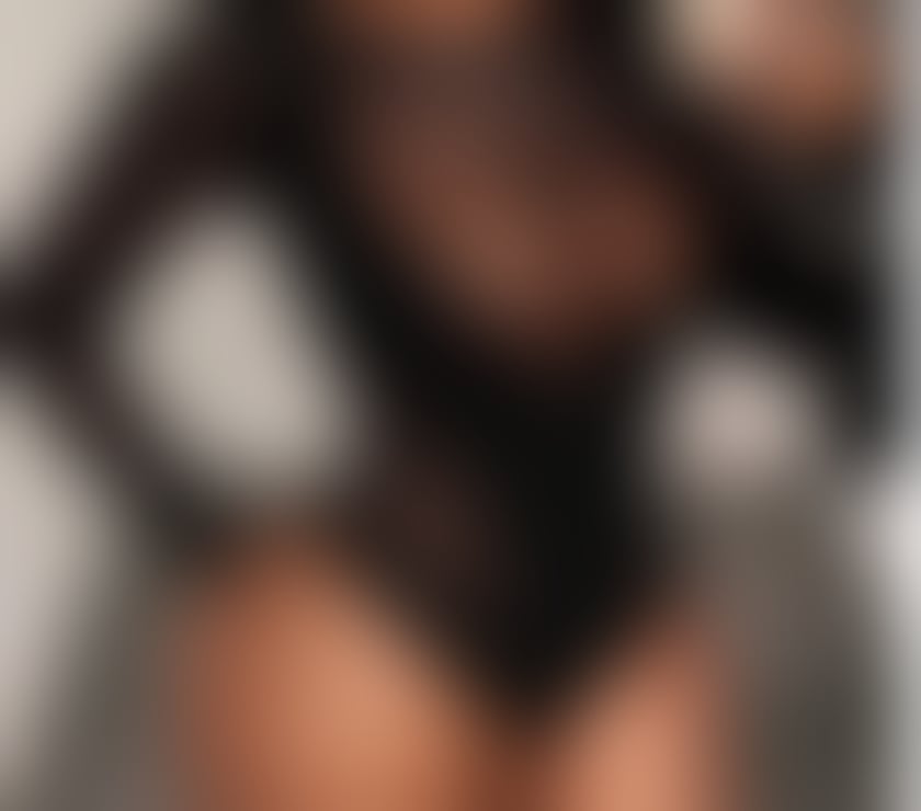 In Seila 49 in front of 🇨🇺❤️😻🦊Party girl