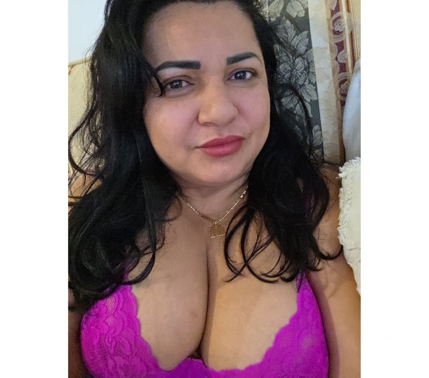 Escorts Kent Gravesham - Photos for Julie GFE Brazilian girl 👧 😍