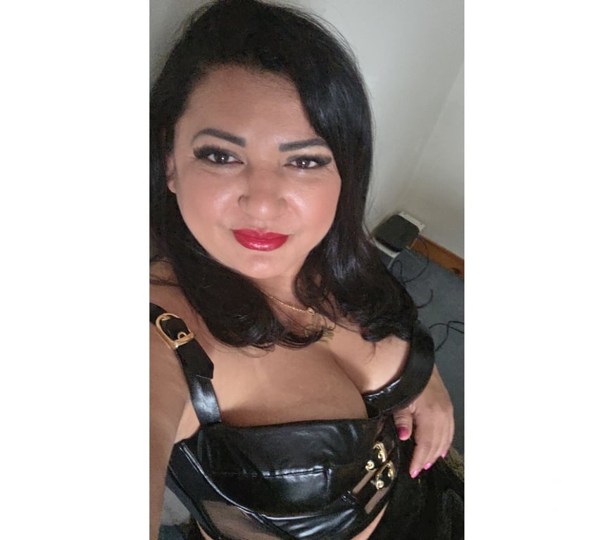 Escorts Kent Gravesham - Photos for Julie GFE Brazilian girl 👧 😍