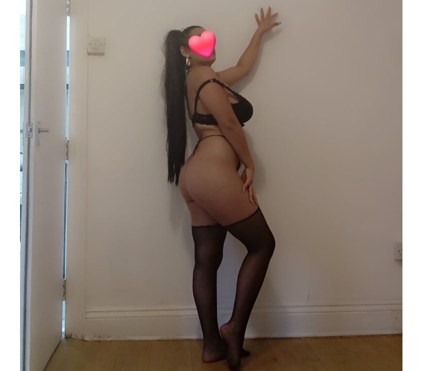 Sexy bomb in town for your fantasy 😍