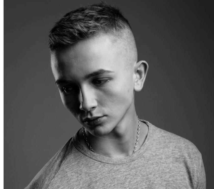 donor 19 year old, 6ft tall blue eyes blonde hair