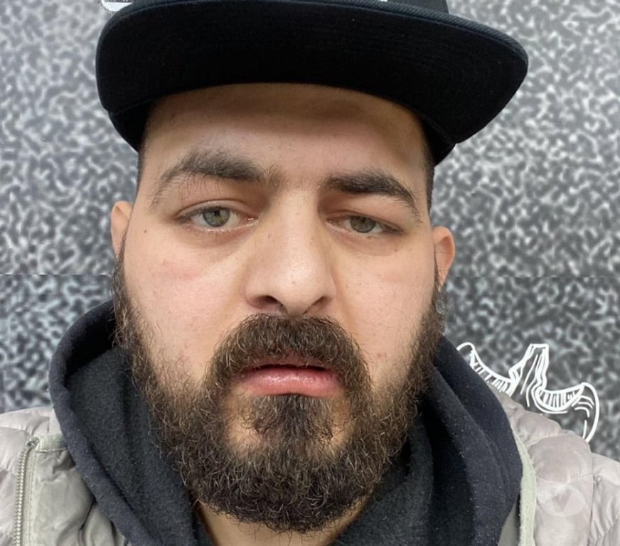 Escorts West London Hillingdon - Photos for my name is peter i hope you find right person text me massge