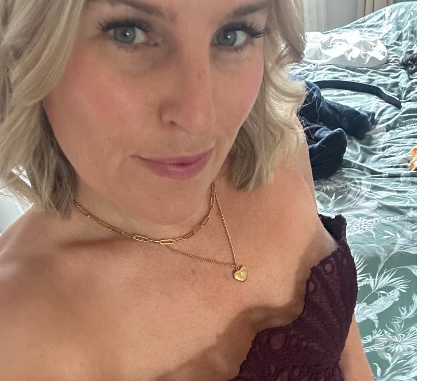 Adult Entertainment West Yorkshire Leeds - Photos for Blonde British hotwife