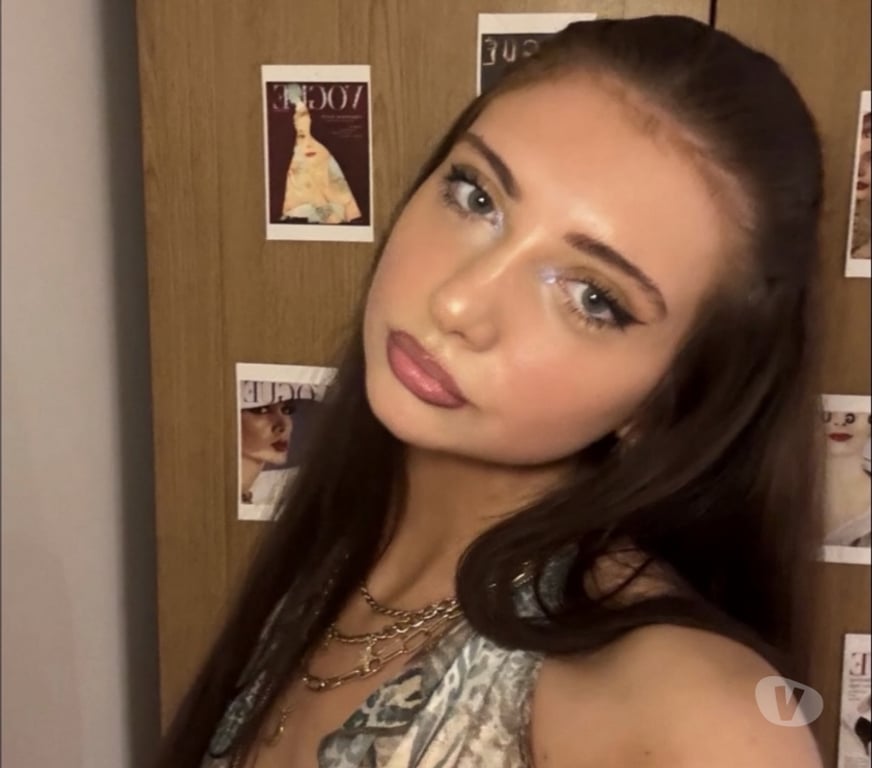 Adult Entertainment East London Canary Wharf - East London - Photos for 18 year old petite brunette (i verify)