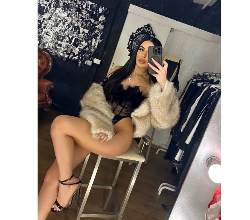 Escorts Essex Basildon - Photos for Party girls for outcall