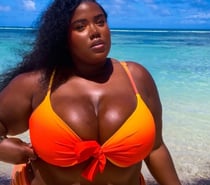 Mona Tiffany😊❤️🌸🌺 👅