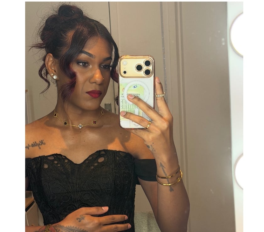 Aldgate - Central London — Petite girl Bella