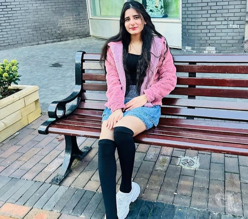 Escorts West Midlands Birmingham - Photos for Hot Indian available for outcall and incall