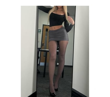 Escorts Dartford Town Centre Dartford - Photos for Tinny🫦 REAL GIRL 🔞Party girl🤤 New in town 🤤