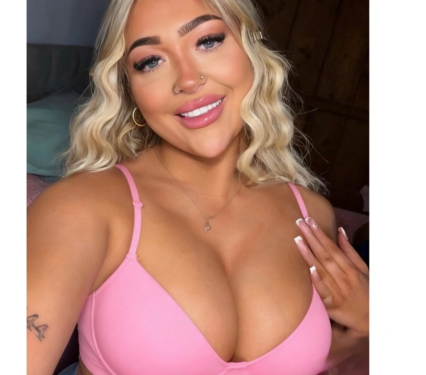 Escorts Hertfordshire East Hertfordshire - Photos for ꧁⎝ 𓆩༺BIG BOOBS༻𓆪 ⎠꧂PARTY💎